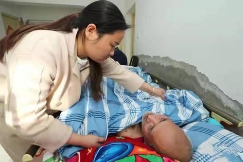 好人|30多年前,两个老光棍兄弟收下一位几个月大的女婴,如今得到了报答