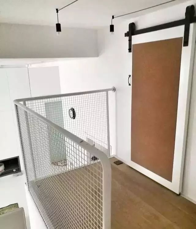 夫妻俩|她买下学区房,76㎡挤出8个房间,一层爆改两层,邻居都看呆了