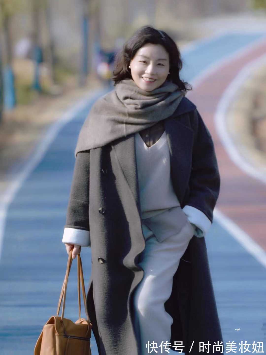 穿搭|40、50岁的女人,建议多穿灰色衣服,简洁高级又能提升气质