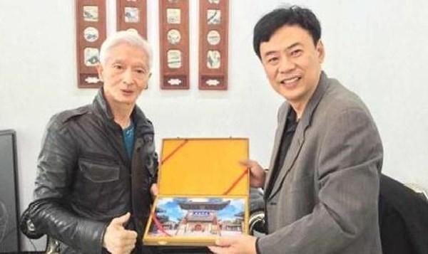 武侠小说$轻功大师李凤山:40公斤铁衣穿3年称:我身轻如燕能“飞檐走壁”