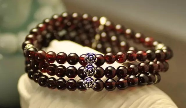 别总是看别人戴什么你就戴什么,戴珠宝有大门道!