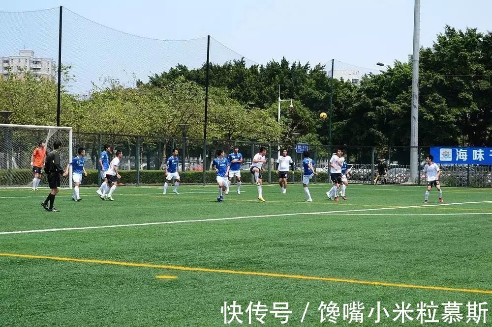 现状|上班族踢球现状:赶场而来,再匆忙而去