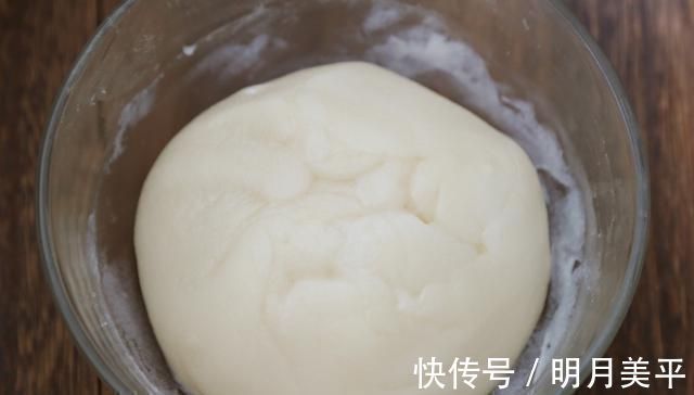 糯米粉这样做太好吃了，不揉面不发面，蒸一蒸就上桌，孩子爱吃