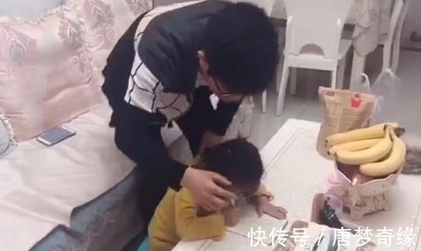 萌娃|“碎碎念奶爸”看娃写作业,萌娃突然间的暴脾气把奶爸吓得一激灵