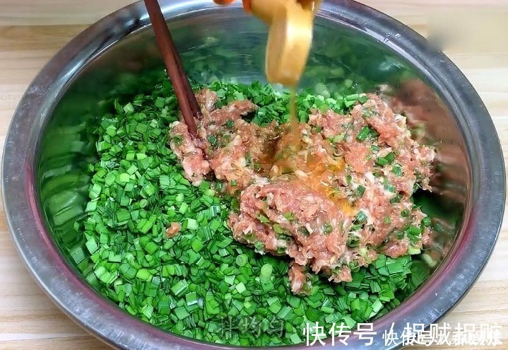 饺子馅|包韭菜馅，这3样不要放！多数人爱放，导致饺子爱出水，腥味也大