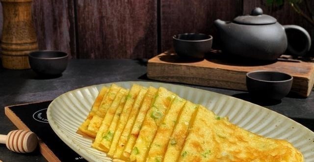 早餐推荐营养健康的鸡蛋饼，简单几步帮你搞定，快来学！