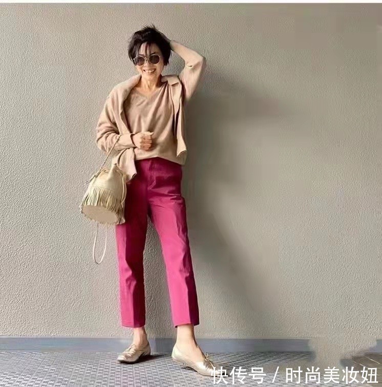 大妈 这才是60岁冬季该有的穿搭,保暖不说还很洋气,大妈们该学一学