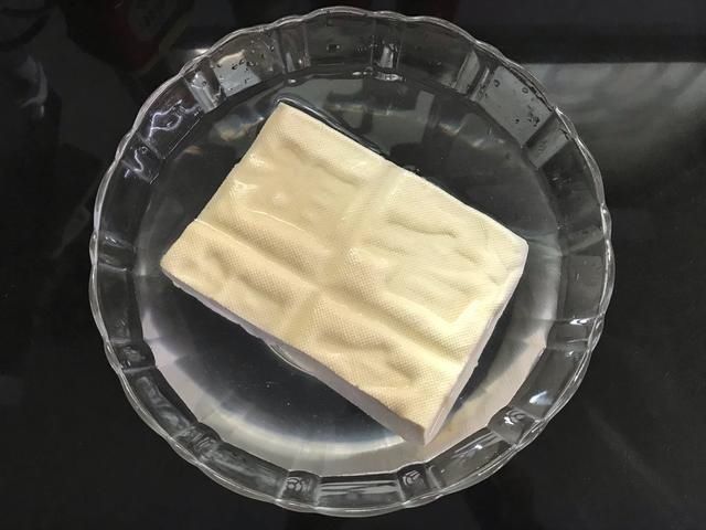 豆腐新吃法，不用油炸更健康，外酥里嫩，蘸上料汁真好吃
