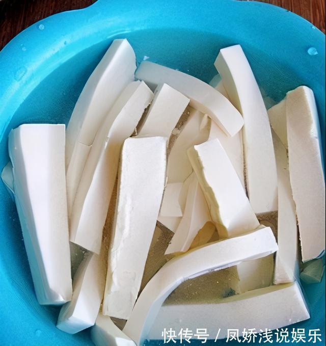 胡椒粉|冬天喝一碗这样的酸辣汤，酸辣鲜香，暖心又暖胃，做法简单家常