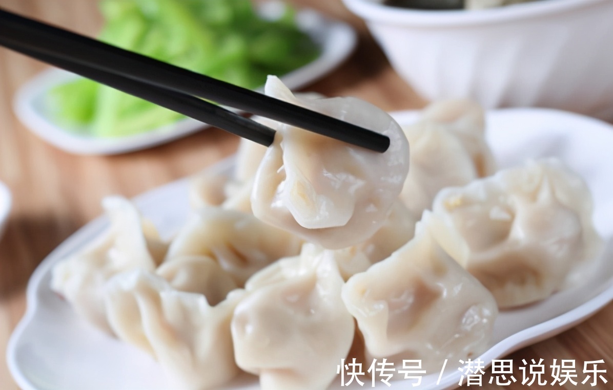 拌饺子馅,先调味还是后调味做对了,饺子鲜嫩多汁,入味还不腥