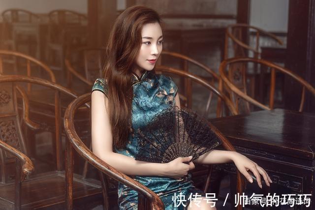 北斗望京华#嵌句·七言绝句(十首)粉妆涤尽随秋水,荒冢虫鸣雨打沙