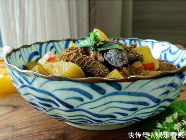 下饭菜：爽口鹅肠，爆炒花蛤，香煎豆腐，萝卜焖牛肚