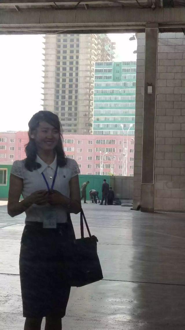 高跟鞋|朝鲜男人喜欢戴金色手表, 朝鲜女人喜欢穿高跟鞋和丝袜