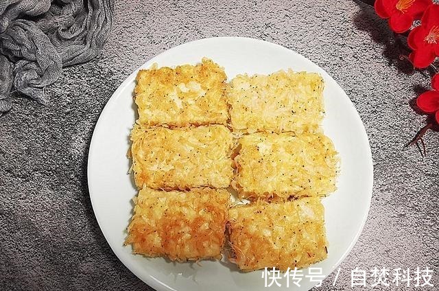 一块豆腐,一把虾皮,就能做出饭店的招牌菜,外酥里嫩,真馋人
