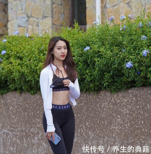 大气上档次 打底裤的穿搭魅力十足,穿出亲切感,在人群中突显而出!