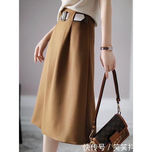 入秋不一定要穿裤子,试试今年流行的“丝黛裙”,藏肉保暖又洋气