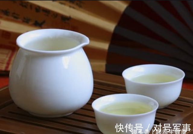 白酒|每天喝点酒和滴酒不沾的人,哪类人比较健康?喜欢喝酒的来看看