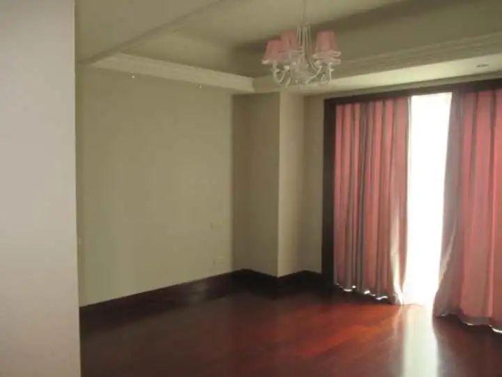 豪宅|刚刚,一豪宅3037.5万成交!3人缴纳300万保证金,却全程“围观”