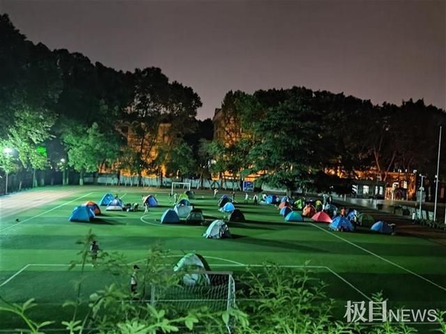 孩子们|小学生集体在学校操场露营，这样庆六一太让人羡慕