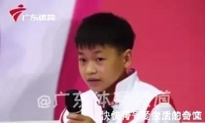 全红婵|小同学向全红婵提问!红姐摆弄话筒调整音量,然后连说3个“啊”