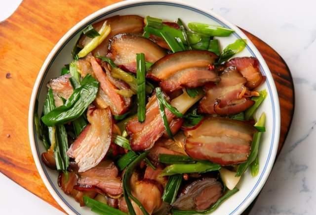 为啥|腊肉为啥一炒就硬?原来这1步做错了,学会正确做法,腊肉香又嫩