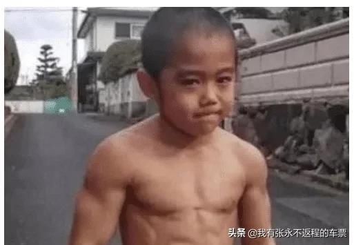 成为李小龙的3岁男孩吗如今这身高亮了