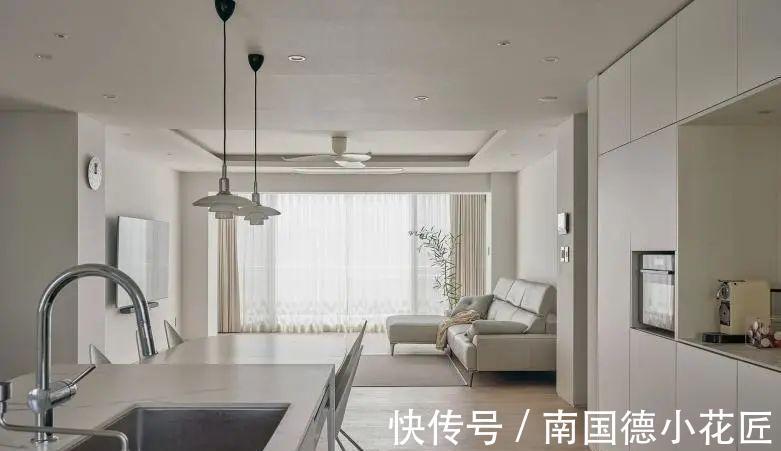 书桌|坚守自己的装修准则:简装为主,7个细节,再多住20年仍是经典