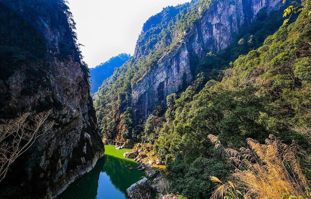 安徽一处大峡谷，以长、曲、险、秀著称，被誉为华东第一大峡谷