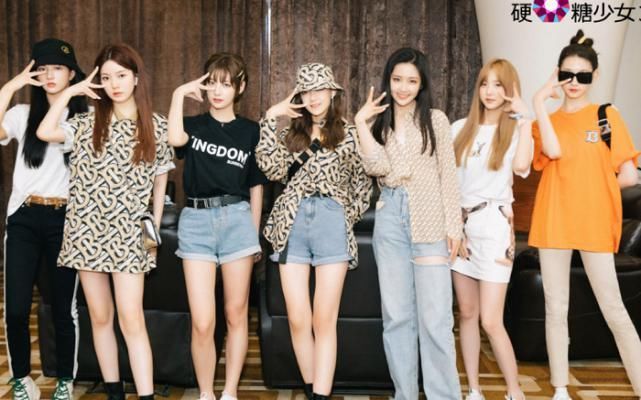 THE9与硬糖少女谁能上跑男官微发起投票,人气差距有点大了