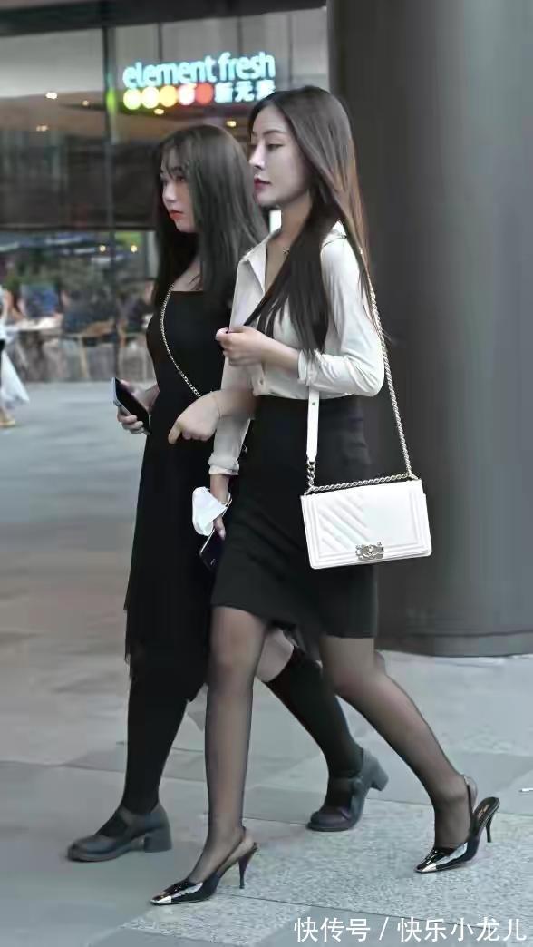 白衬衫 美女身穿白衬衫搭配黑短裙,如此简单又经典的搭配,依然那样美