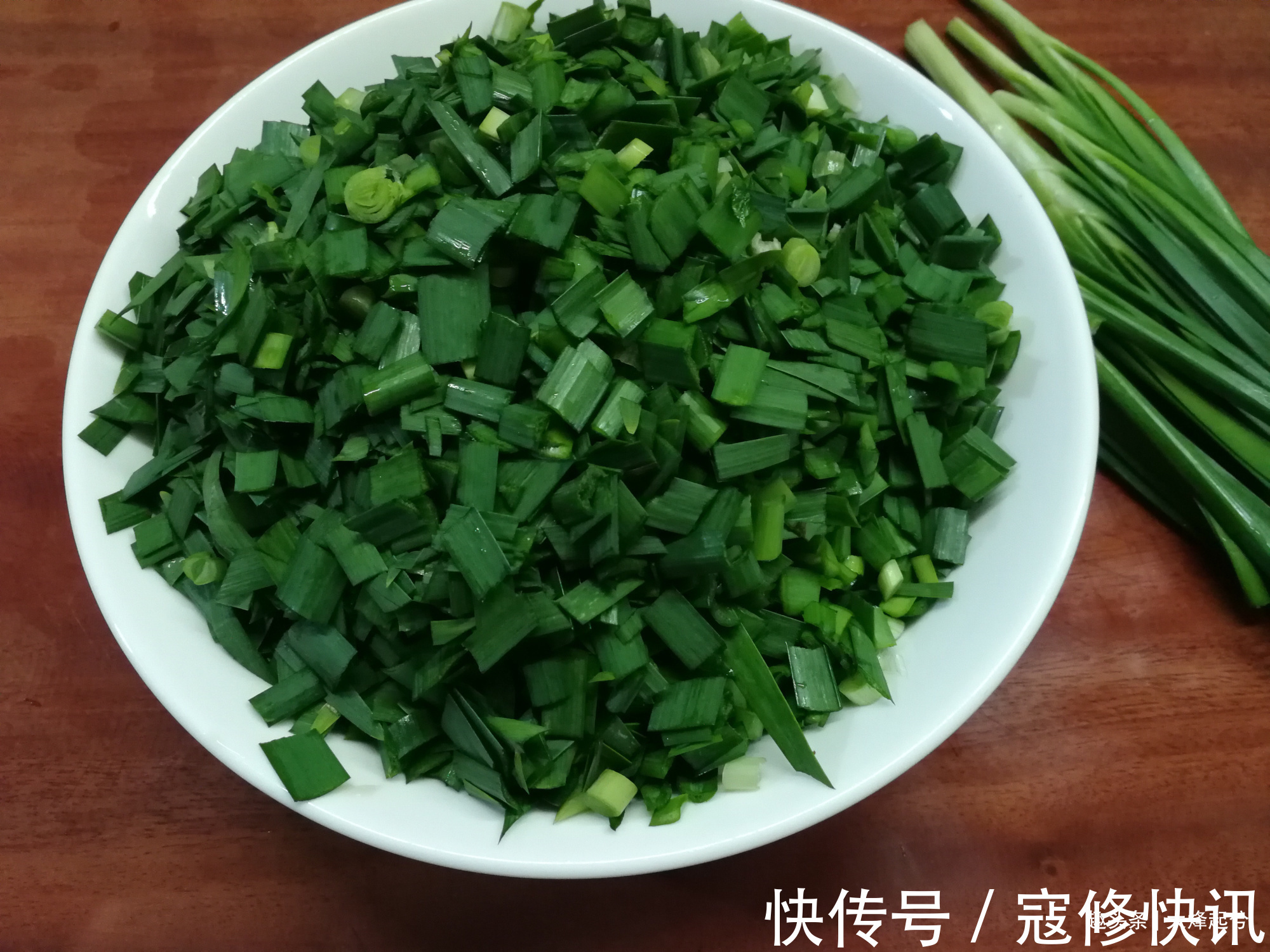 用韭菜包饺子，教你几招，鲜香好包，不出汤不走味，一做就成功