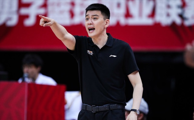 杨鸣|31岁老将不容易!辽宁“复仇”首钢,关键时刻总有奇兵站出来