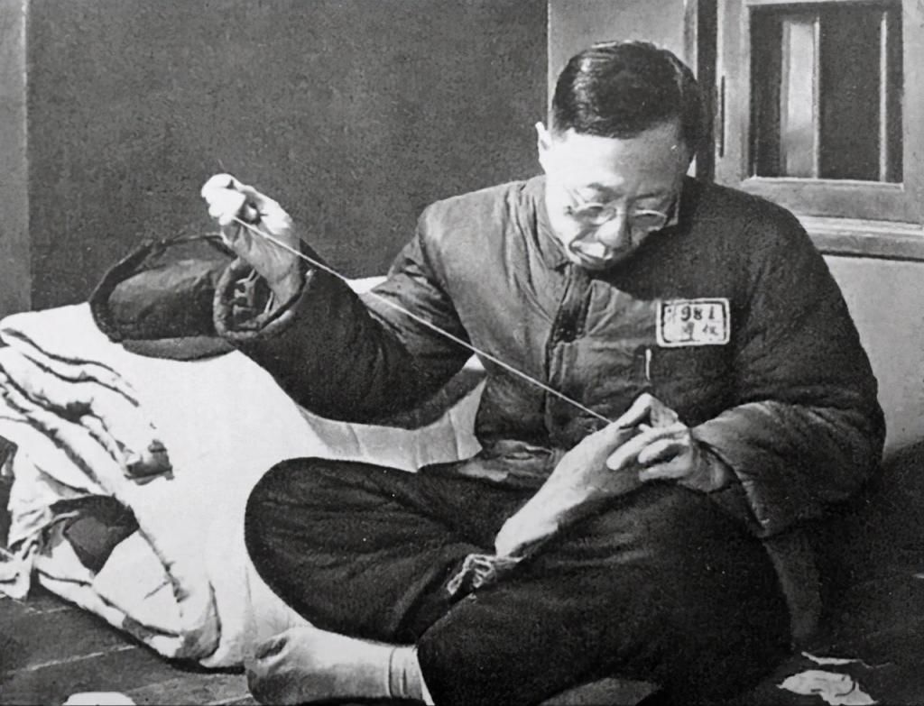 抓走|日本投降,苏联将溥仪抓走关押了5年,那几年他的生活怎么样?