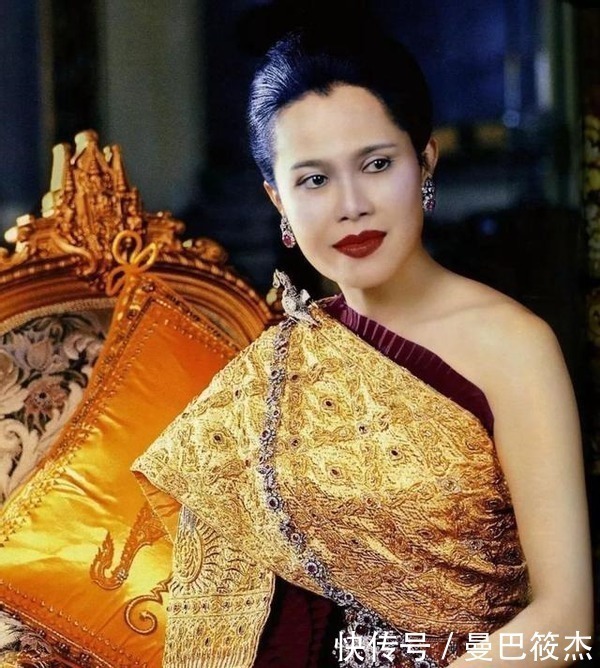 整容|25年前英女王出访泰国,诗丽吉满身珠翠好耀眼,整容脸还是输了