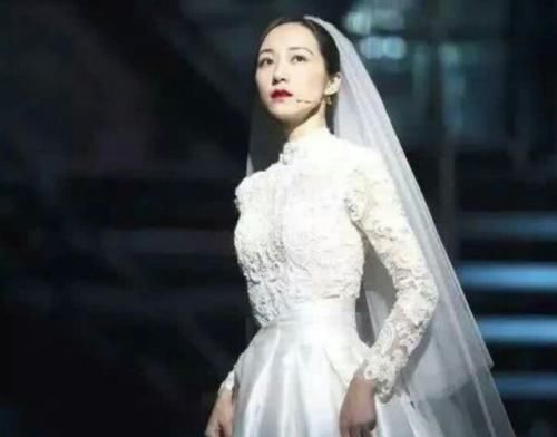 小春哥|假唱翻车的8个歌手，一个比一个离谱，有人拿反麦克风唱完整首歌