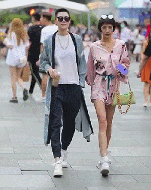 中国街拍在国外火了！视频超12亿次观看，被外国网友狂赞造型出彩