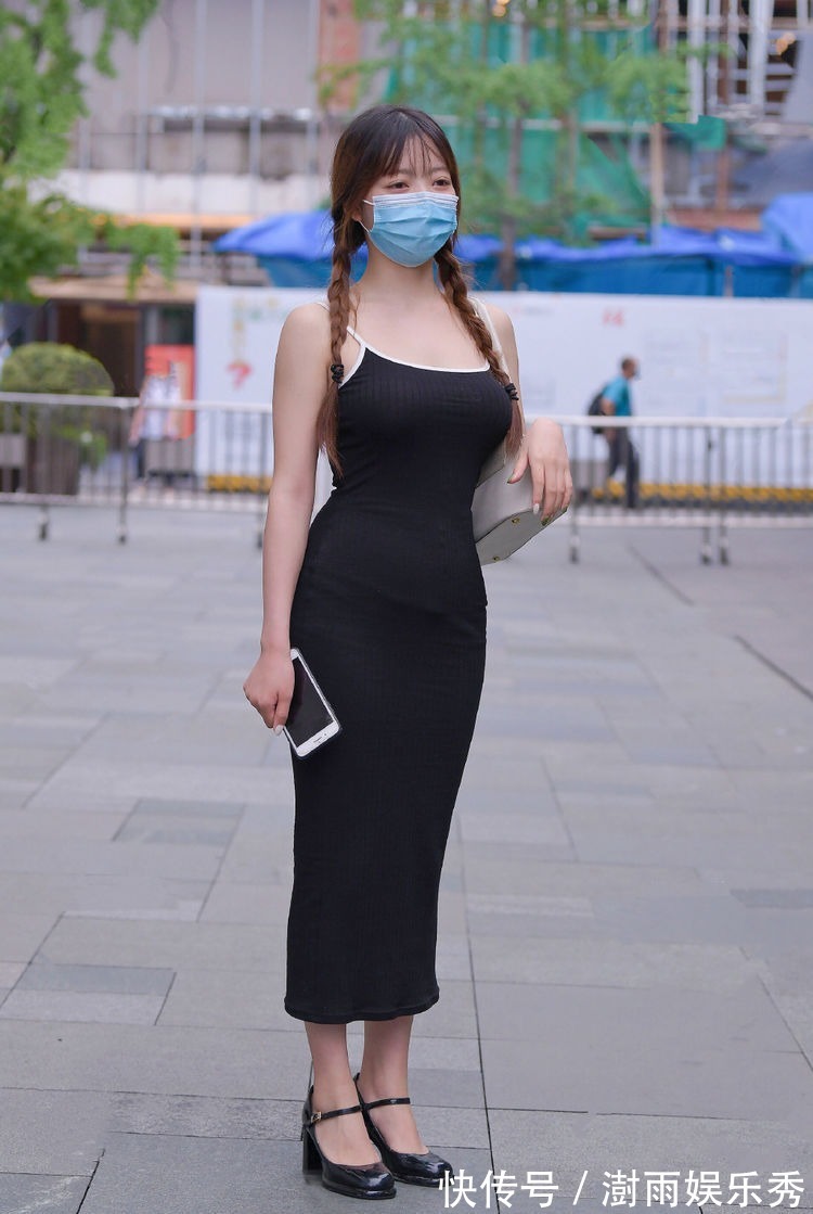 穿搭|美女穿搭：纯黑配色的搭配，显瘦又凸显气质，瞬间变得优雅出众