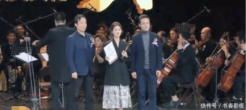 打扮|文荣奖比美:景甜造型翻车显老态,赵露思打扮奇特,陈都灵艳压