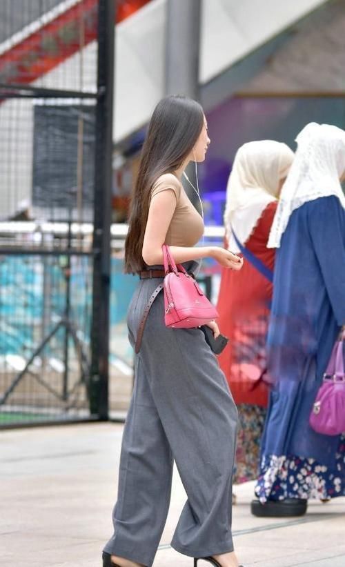 仙女们|穿瑜伽裤的美女“火了”，简单个性又舒适，非常好看