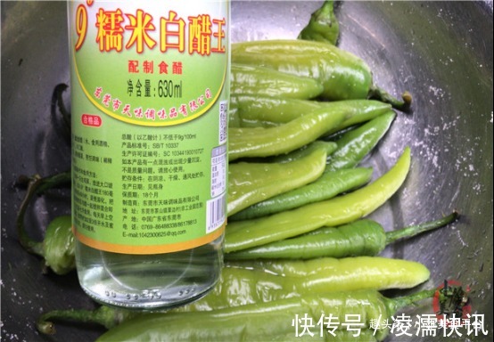 原来腌辣椒这么简单,不加一滴水,坛子不生花不易坏,三天就能吃