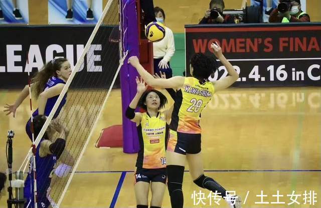 美国女排|真不容易!朱婷前队友4局80扣,难得获胜,赛后采访欣慰地笑了