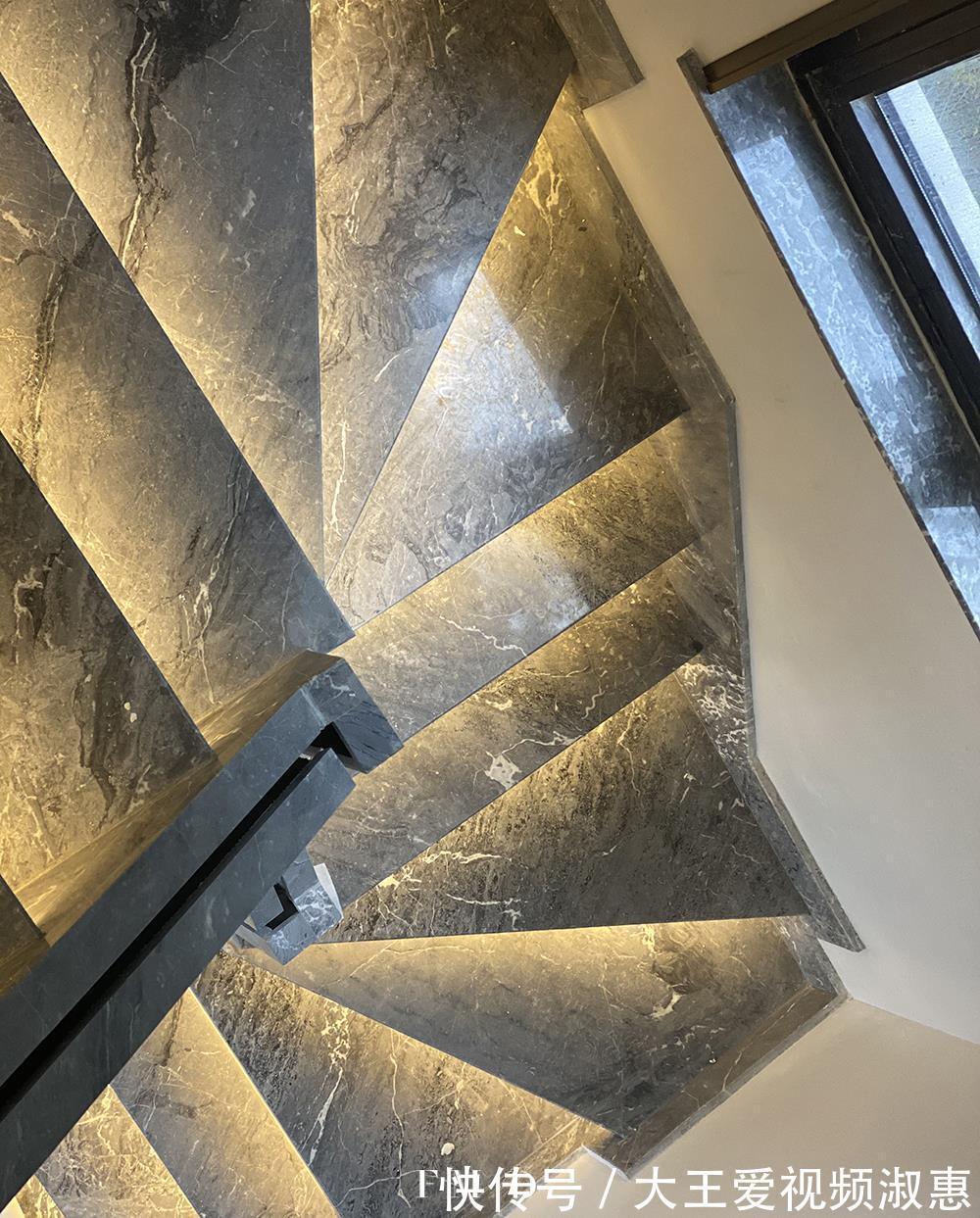 方案|水泥楼梯嫌土也不要敲,不吝啬给出4套装修方案,有品位有颜值