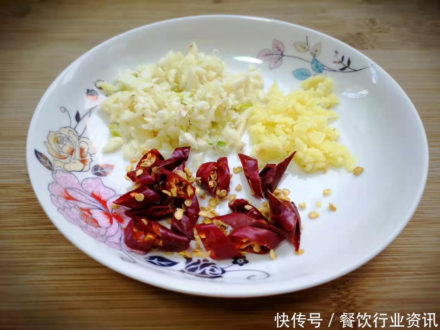  蒜苗|12月别知道吃芹菜茼蒿，蒜苗炒腊肉，鲜嫩可口下饭特香