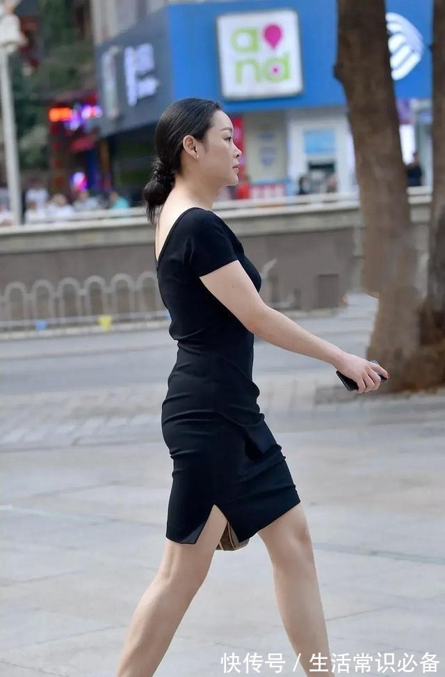 女人味 臀裙那特有的设计理念，立体的裁剪以及简约的风格，女人味十足！