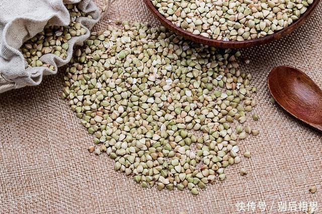 助长|想要降血脂,远离助长“三高”的食物,两类食材列出来了,少吃