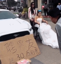 |搞笑GIF:太高兴了 据说新娘当时都开心的哭了