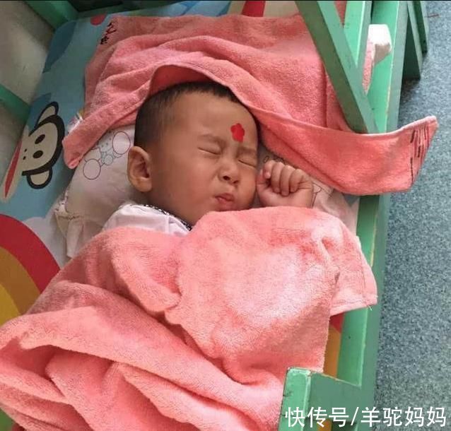 父母|孩子的“睡姿”能暗示“性格”?若你家娃是第一种，父母偷着乐吧