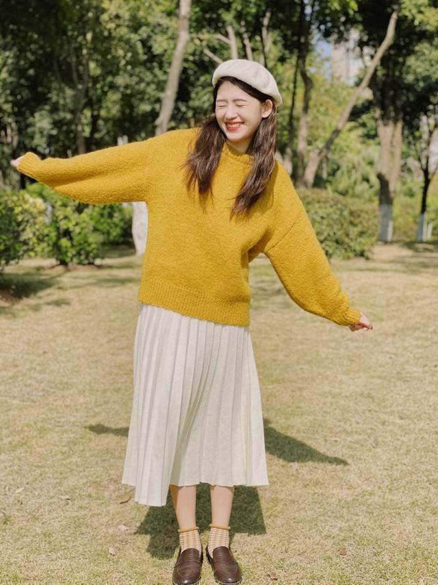 半身裙 40+女生秋天备这3条裙子,搭配西服、针织衫更优雅,时髦又减龄
