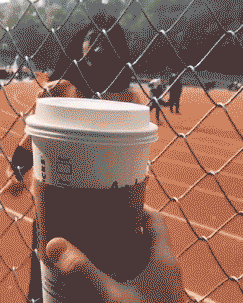 |搞笑GIF:本来想展示一下自己的身材 没想到一下子卡进去了