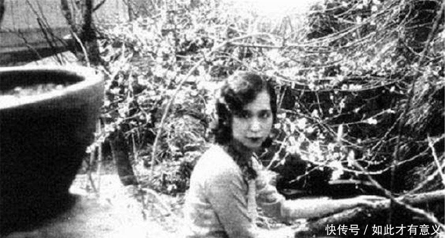 她4岁时被母亲抛弃,跟弟弟感情很好,只因4个字,从此冷漠对待!